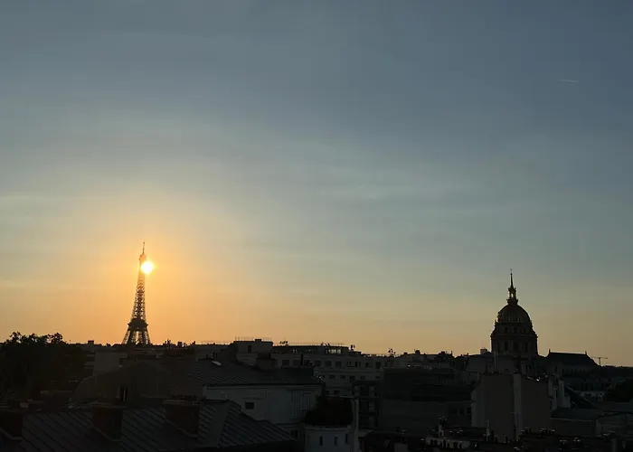 Eiffel Tower View + Terrace Saint Germain Des Pres Parijs