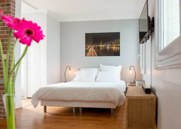 Eiffel Tower View + Terrace Saint Germain Des Pres *